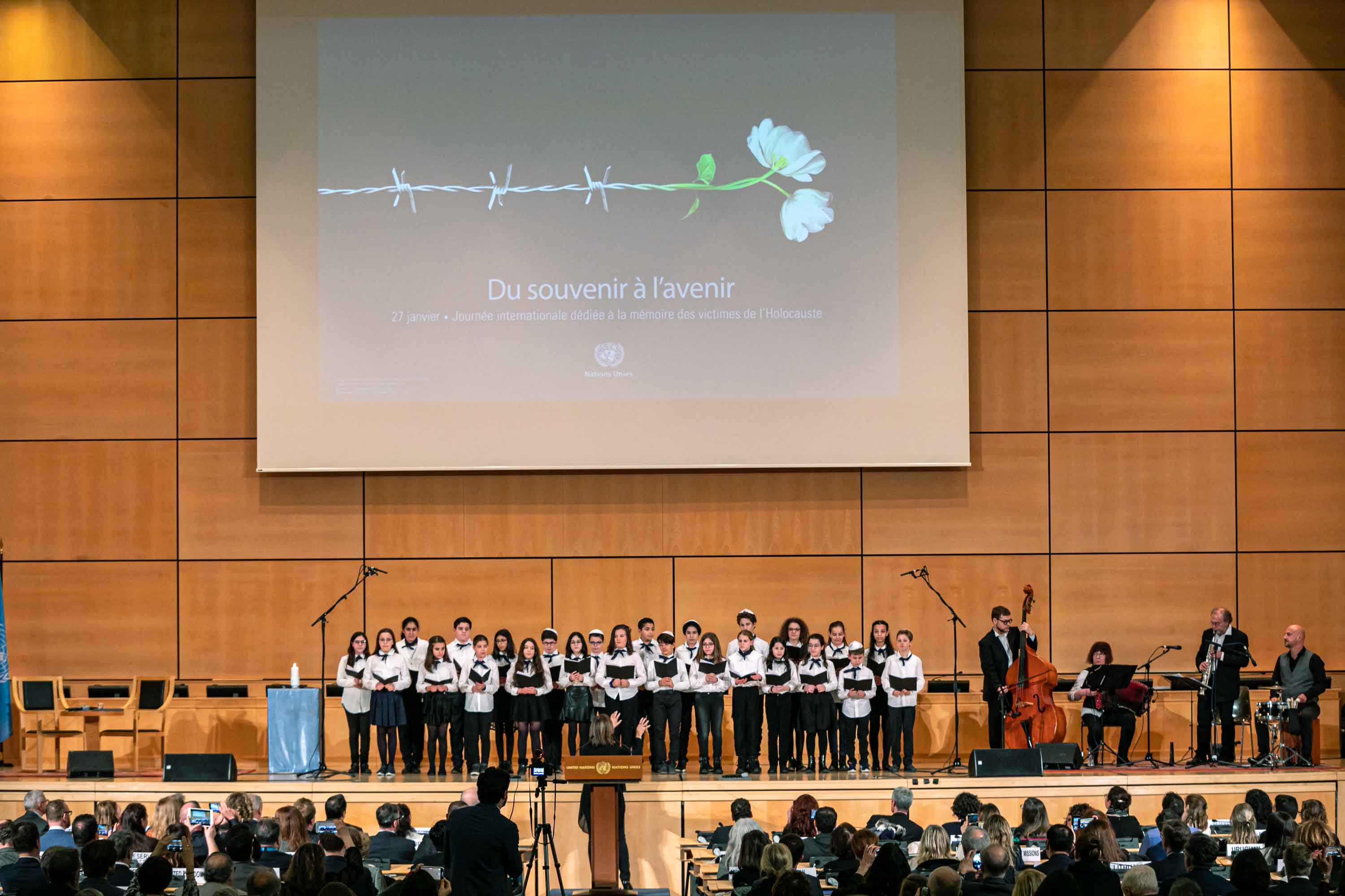 Hotegezugt et Choeur de l'Ecole Alliance Girsa, Palais des Nations, Genève 27 janvier 2020 (Photo Antoine Tardy)